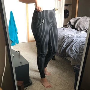 Dress up legging with stripe detail and fake pocket.